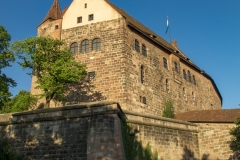The back side of the Kaiserburg with city wall and gardens